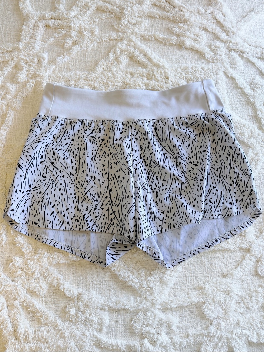 Marika Black & White Abstract Print Running Shorts Size Medium